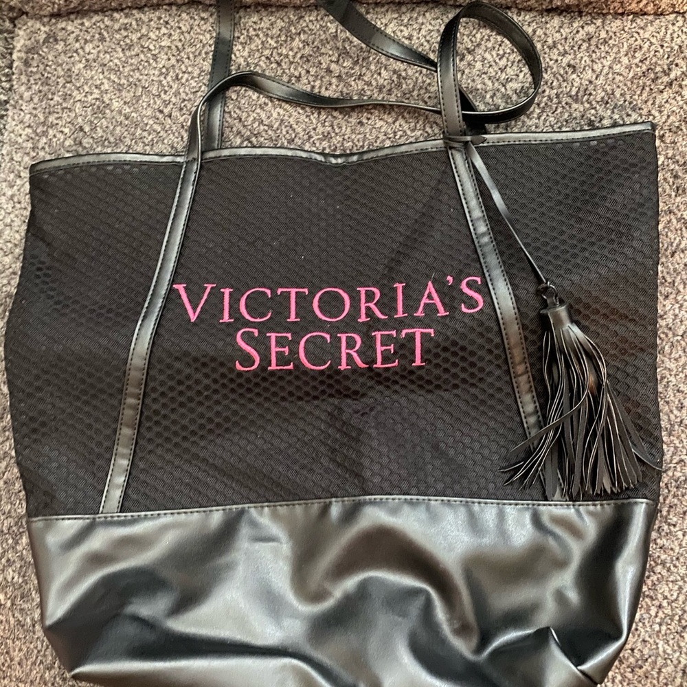 NWOT!  Victoria’s Secret Summer 2017 Tote
